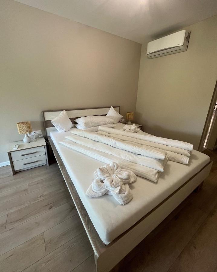 Muki House Appartement Hunedoara Buitenkant foto
